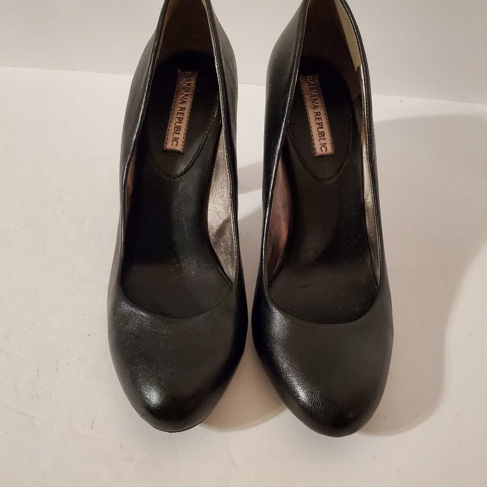 Banana Republic Black Pumps Sz 7 1/2  w 3 1/2 heel
